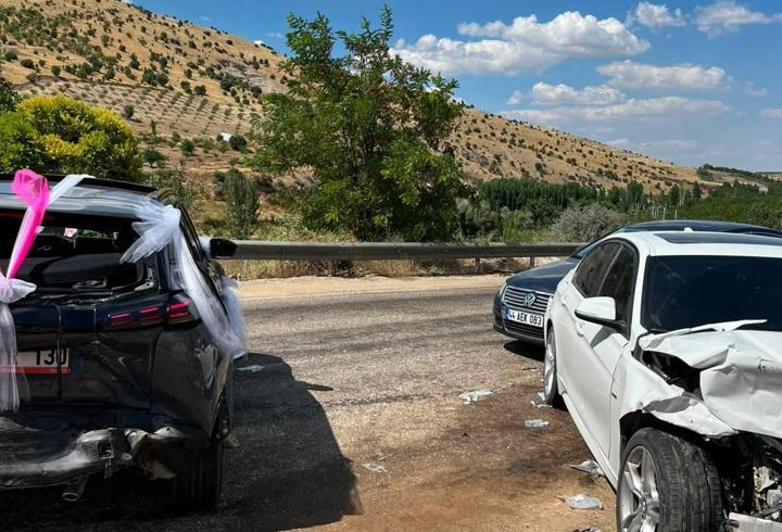 Malatya'da düğün konvoyunda zincirleme kaza; 4 yaralı