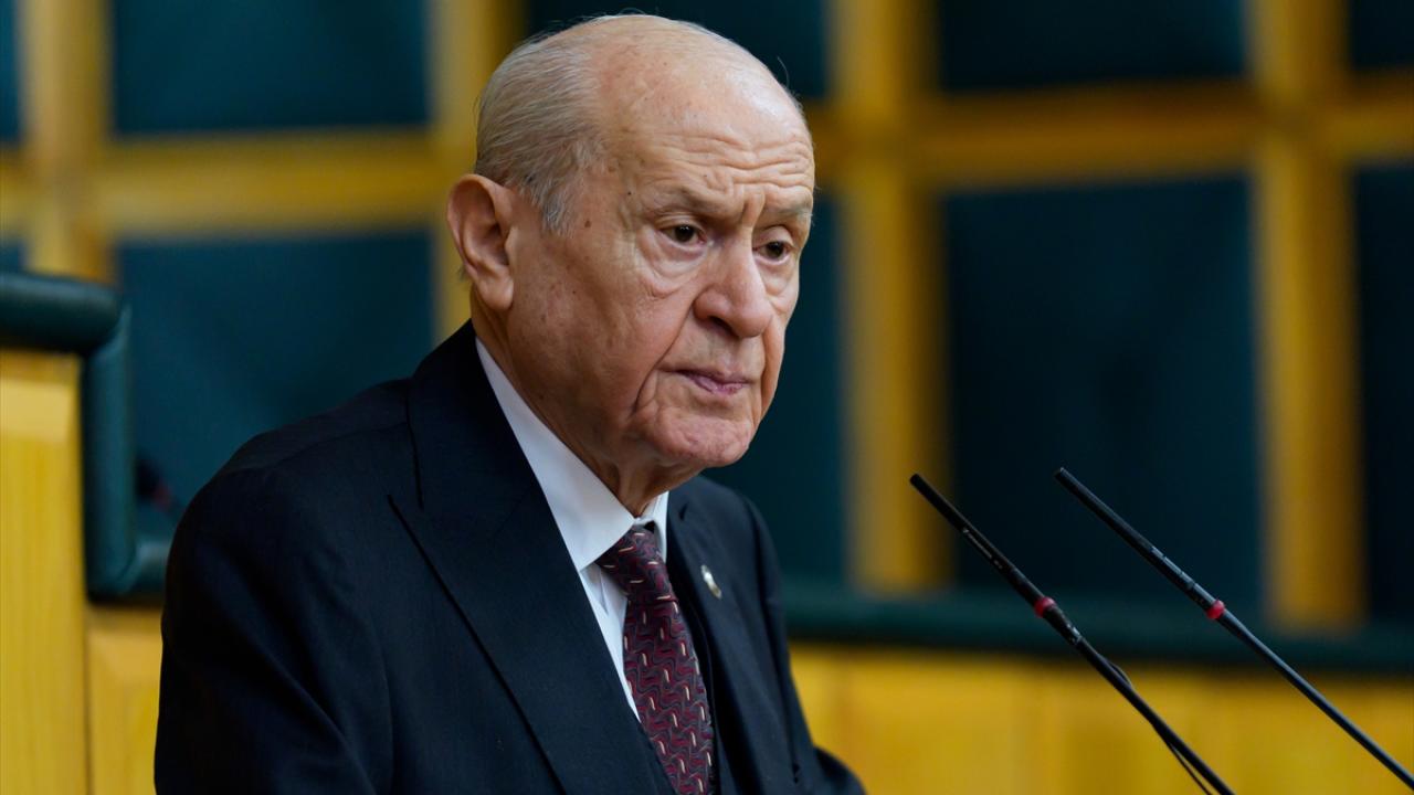 Bahçeli'den şampiyon Filenin Sultanlarına tebrik