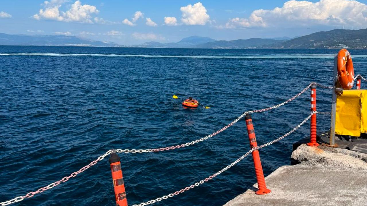 Akıntıyla sürüklenen bottaki 15 yaşındaki çocuk kurtarıldı