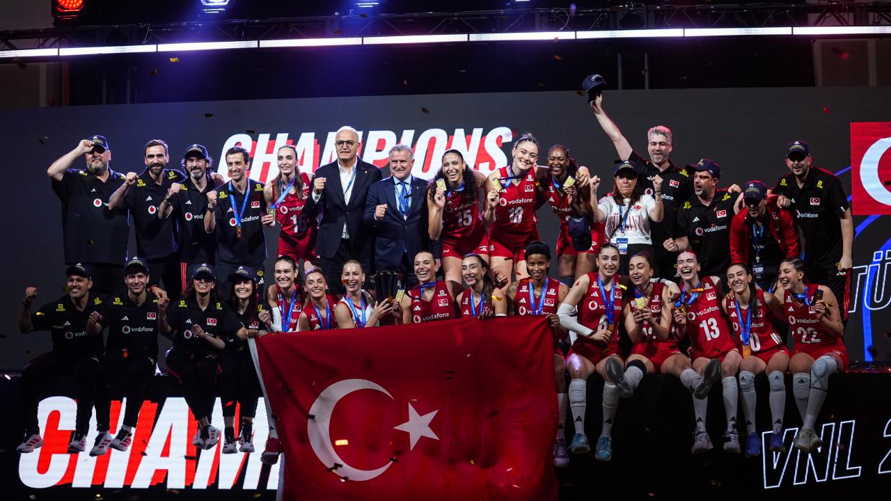 Filenin Sultanları kupayla yurda döndü