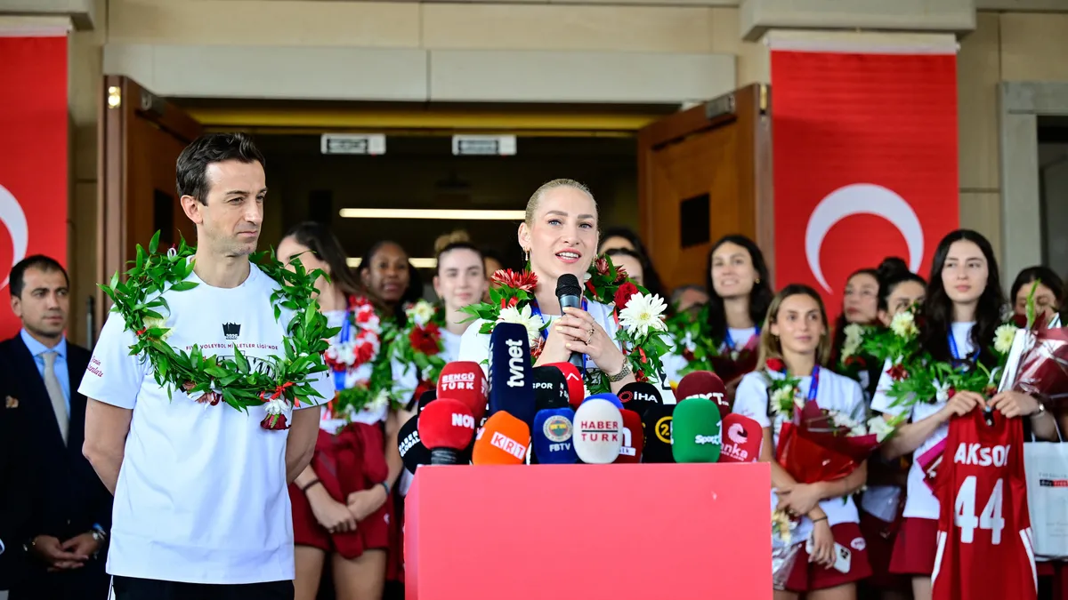Şampiyon A Milli Kadın Voleybol Takımı, yurda döndü!
