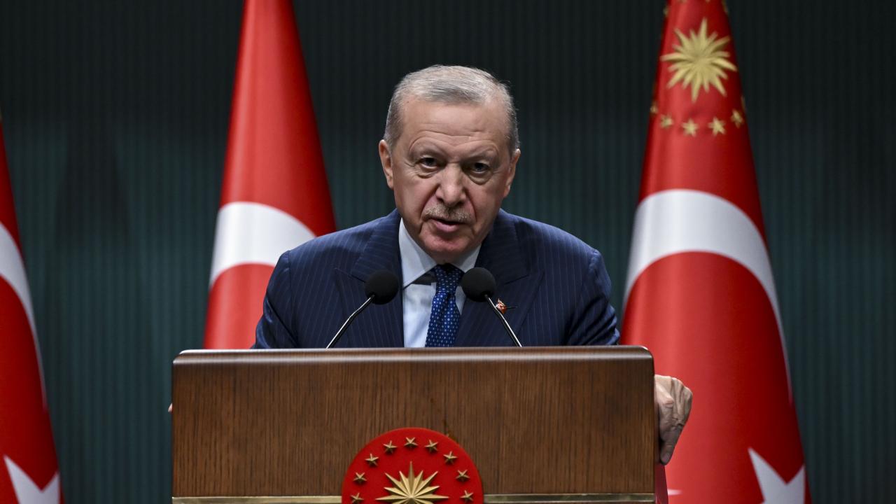 Erdoğan: Depremi kullanarak fırsatçılık yapanlar adalete hesap veriyor