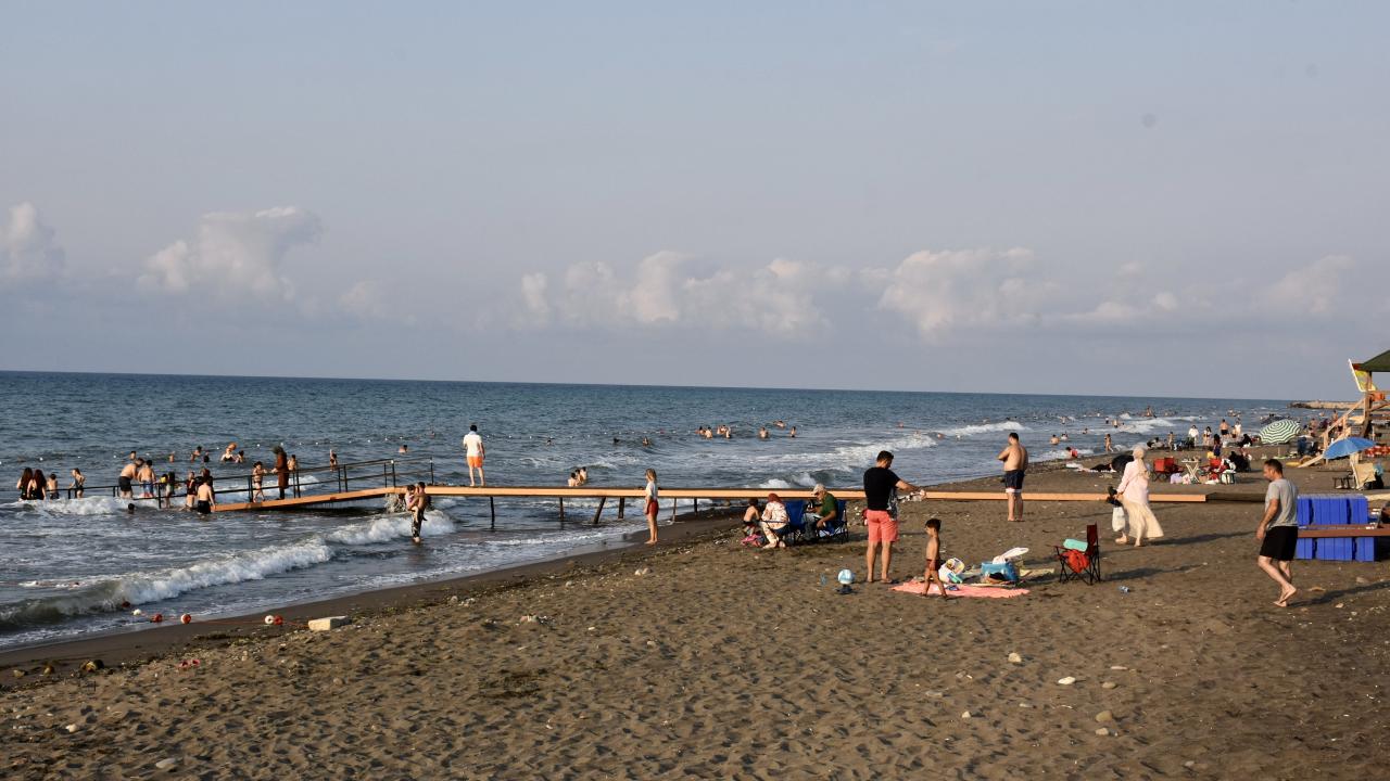 Karadeniz'de olumsuz hava şartları: 4 ilde denize girmek yasaklandı