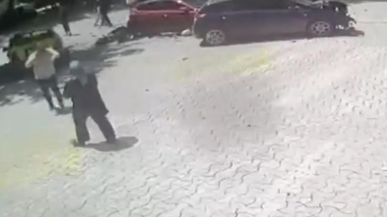 Anne ile kızına 112 kilometre hızla çarpmış