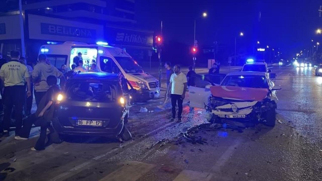 Bursa'da iki otomobilin çarpıştığı kazada 7 kişi yaralandı