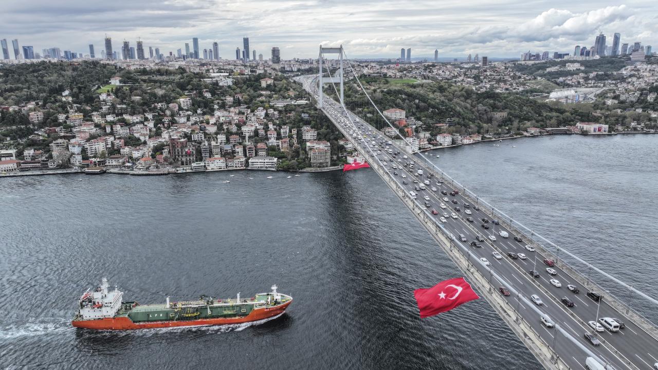 İstanbul Boğazı'ndan ilk altı ayda 19 bin 277 gemi geçti
