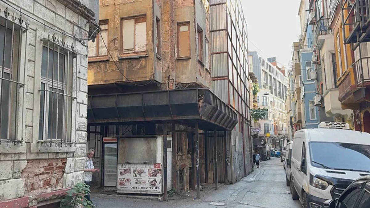 Kötü koku ihbarından vahşet çıktı: Cani komşunun planı ekiplere takıldı!