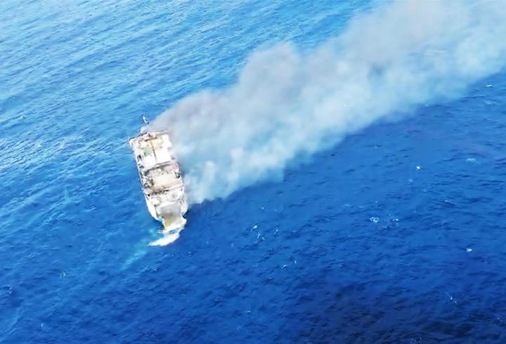 Endonezya'da Bali Adası açıklarında feribot yangını: 100'den fazla yolcu kurtarıldı