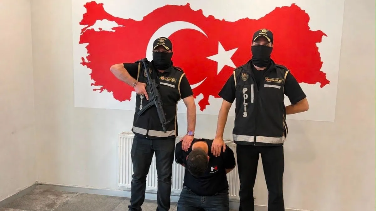 İçişleri Bakanlığı duyurdu! Aranan firari Bakü'de yakalandı