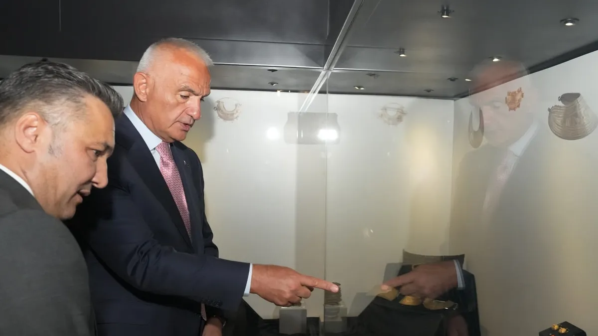 Bakan Ersoy açıkladı: Bu takılar tam 12 bin yıllık! 550 eserden 276'sı ilk kez sergileniyor