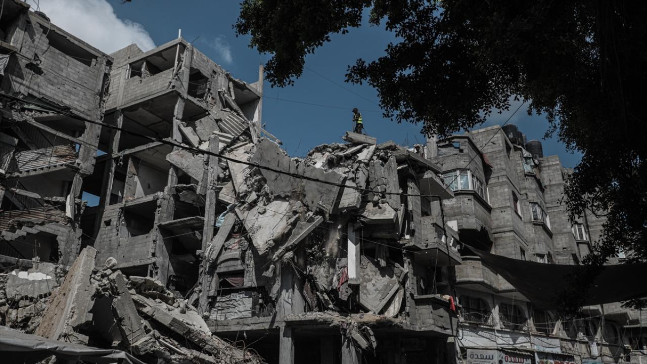 İşgalci İsrail, Gazze'de yerinden edilenlerin sığındığı çadırı vurdu: 1 kişi hayatını kaybetti