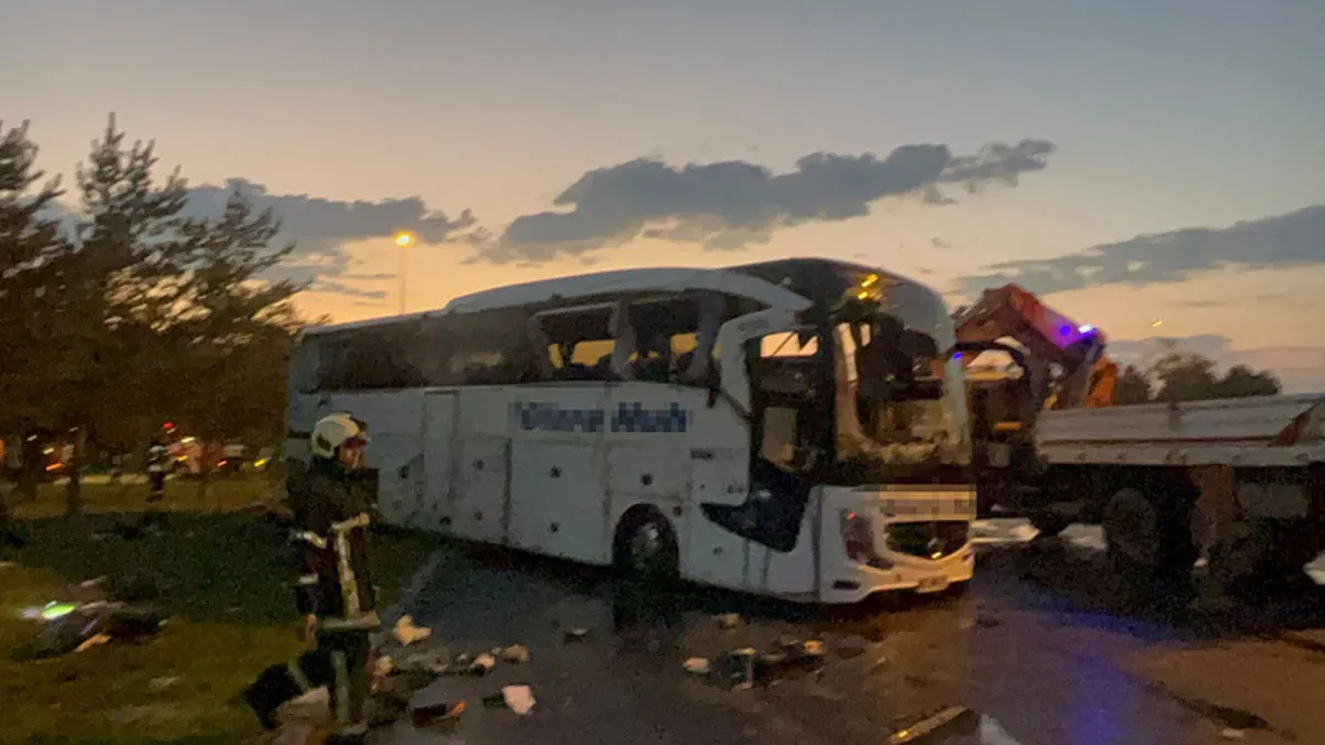 Kayseri'de faciadan dönüldü! Yolcu otobüsü ile akaryakıt tankeri çarpıştı: 2’si ağır 35 yaralı