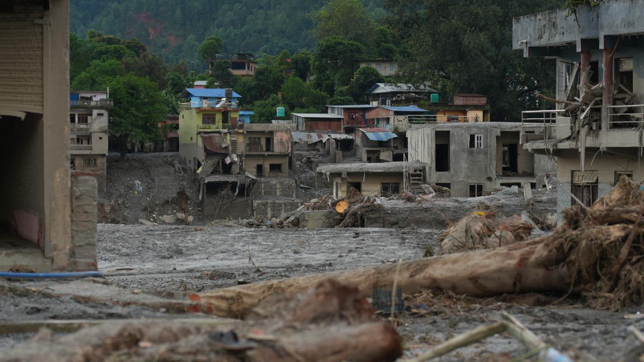 Nepal'deki selde hayatını kaybedenlerin sayısı 389'a çıktı
