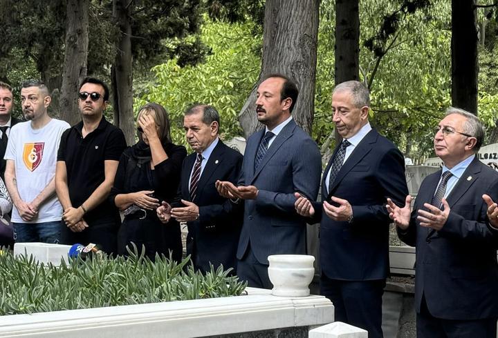 Türk futbolunun efsanesi Metin Oktay, kabri başında anıldı