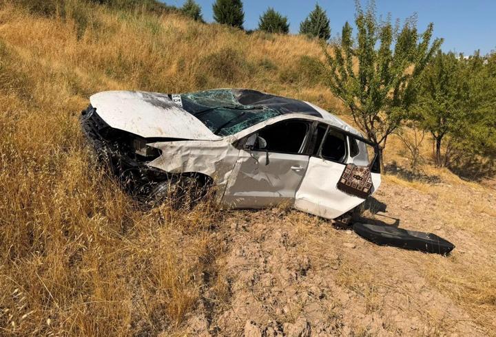 Adıyaman'da devrilen otomobilin sürücüsü yaralandı