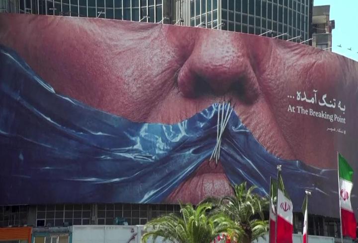 “Çaresiz ve aciz” | Tahran'da savaşın dili değişti: Billboardlar konuşuyor Trump'a ne anlatıldı?