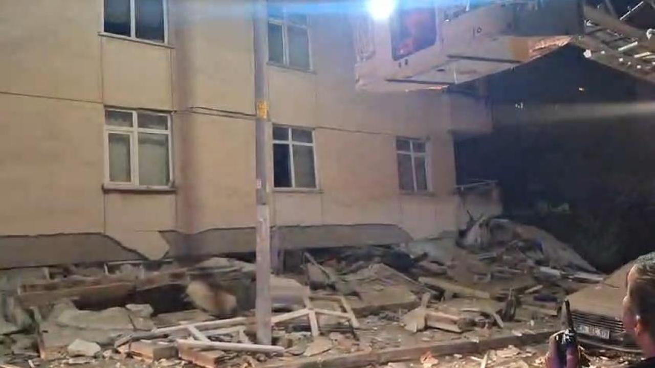 İstanbul'da 6 katlı bina kısmen çöktü