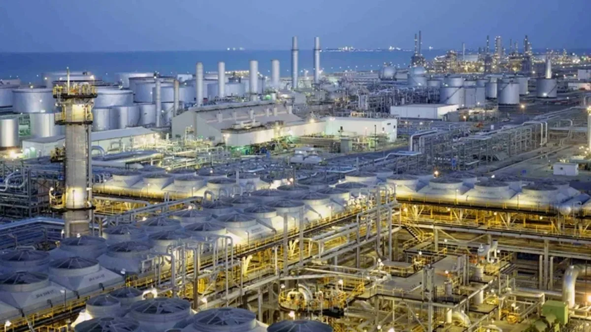 Reuters duyurdu: Aramco genel merkezi yakınlarında patlama sesleri!