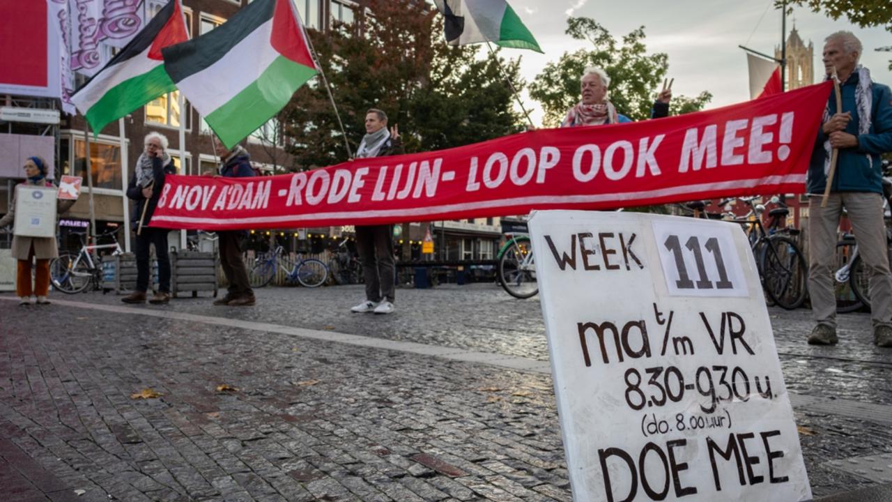 Hollanda'da Filistin'e destek için 111 haftadır sessiz protesto düzenleniyor