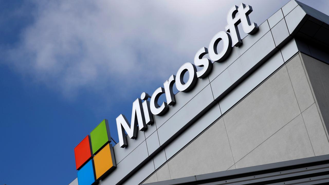 Binlerce kişiyi işten çıkaracağını duyuran Microsoft'un karı rekor seviyede arttı