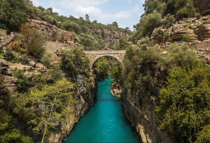 ANTALYA’DA KÜLTÜR YOLU HEYECANI BAŞLADI! BAKAN ERSOY 440’TAN FAZLA ETKİNLİĞİN AÇILIŞINI YAPTI